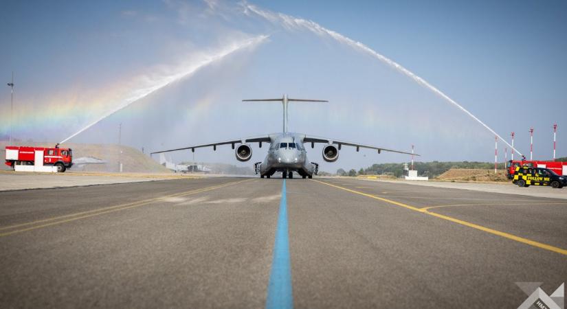 Így érkezett meg az első magyar KC-390 katonai szállítórepülő - galéria