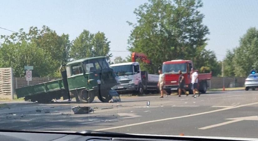 Kiütötte a Robur hátsó tengelyét a Mercedes Öreg-Kishomoknál