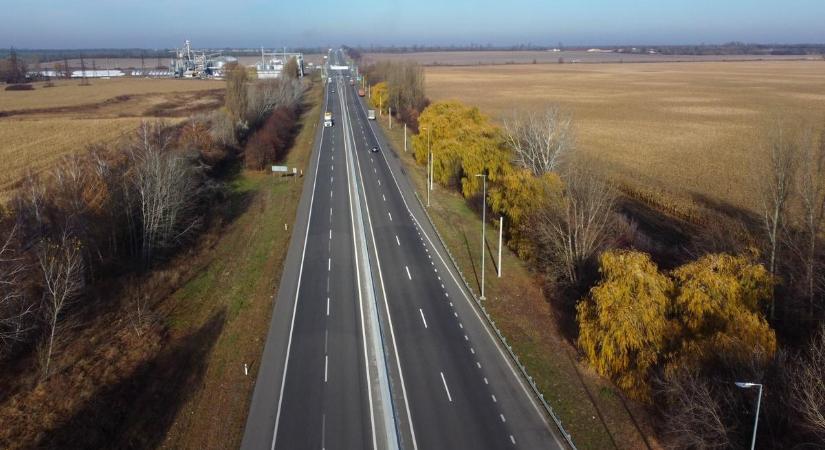 Mostantól mindenkinek szól a Nélküled a 21-es főúton: átadták a legújabb zenélő utat - Ismerős Arcok is voltak a helyszínen - videó, fotó