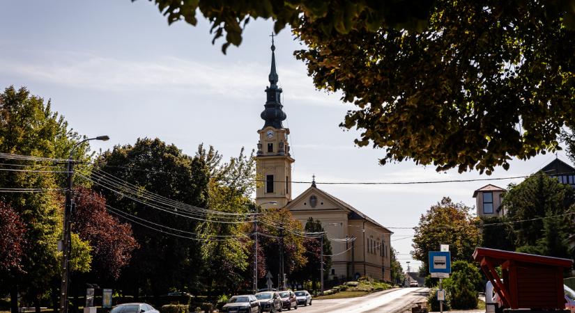 Csaknem ötezer ember szenved két hónapja a bűztől, és nem tehetnek ellene semmit