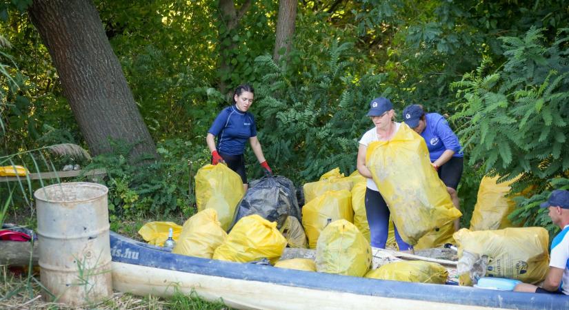 Több mint 17 tonna hulladéktól mentesítették a Bodrog és Tisza ártereit