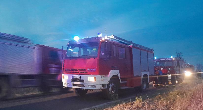 Pokoli tűz tombol Vas vármegyében: 250 tűzoltó küzd a lángok megfékezésén - videó, fotók