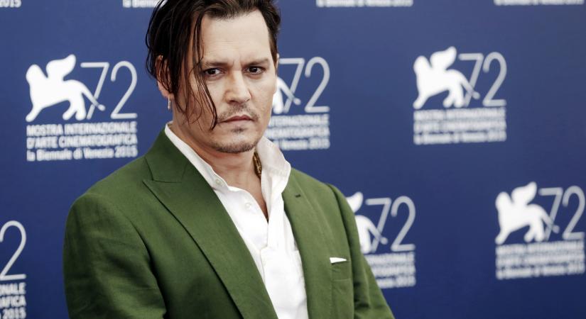 Johnny Depp végre megszabadult ettől az undorító dologtól