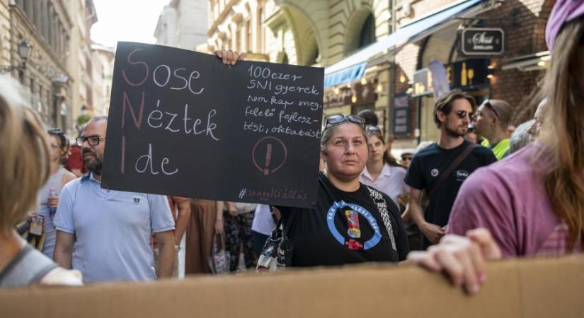 Ezer sebből vérzik Iványi Gáborék iskoláinak bezárása