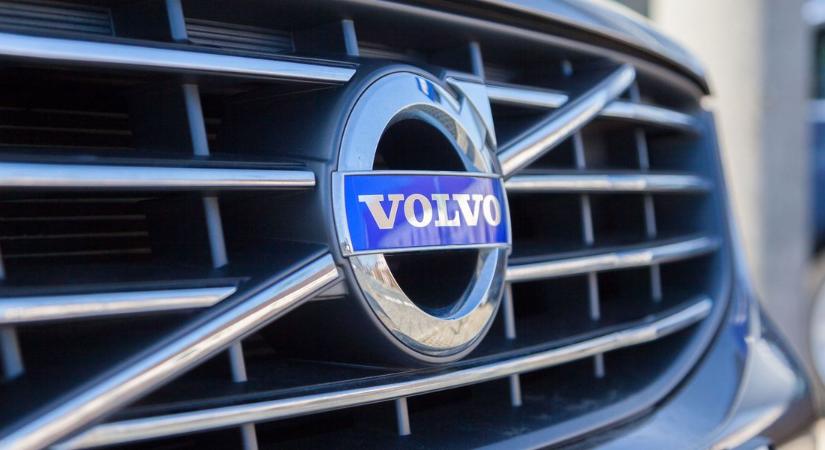 Már a Volvo is visszavált: elhalasztja a villanyautós átállást