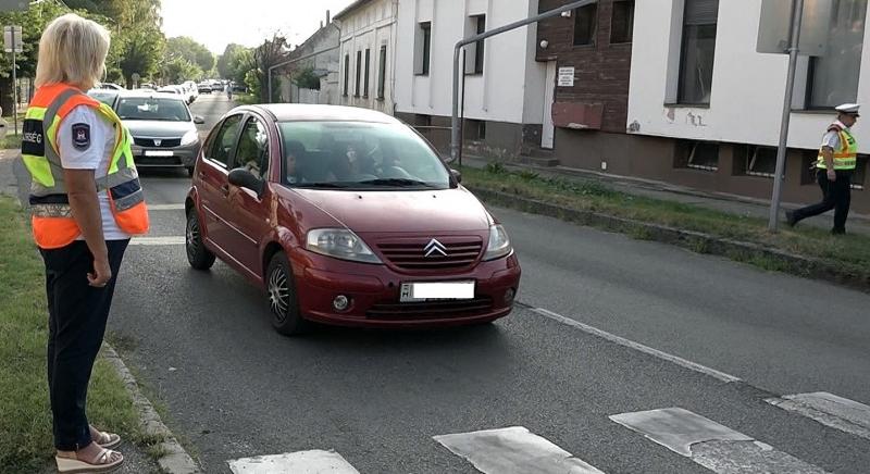 Legyen ez a hónap Iskolapélda! – A rendőrség közlekedésbiztonsági akcióba kezdett, a közlekedők segítségét kéri a gyermekek védelmében