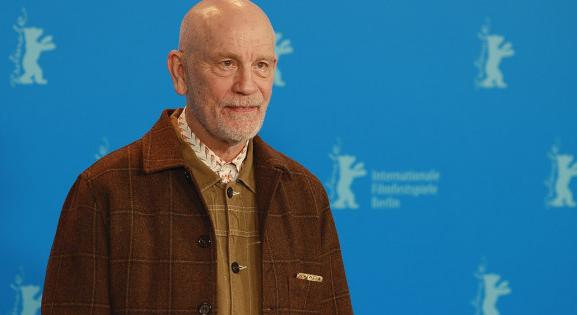 John Malkovich Bolaño-szöveggel lép fel a Magyar Zene Házában