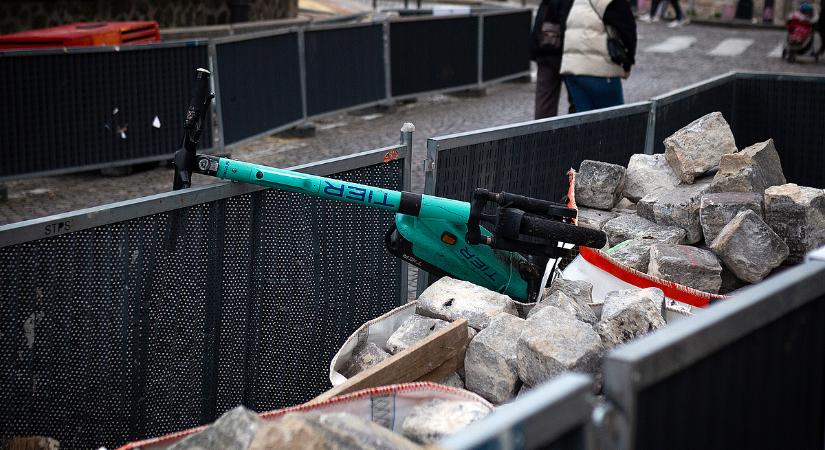 Párizs után még egy nagyváros kitoloncolta utcáiról a rollereket