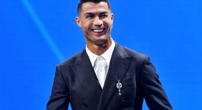 Cristiano Ronaldo barátnője fenekének a rabja: nem bírta megállni, hogy ne markolássza