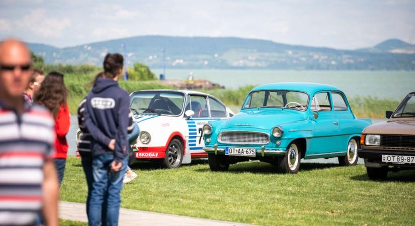 Balatonbogláron közelről is megcsodálhatjuk a veterán autókat a hétvégén