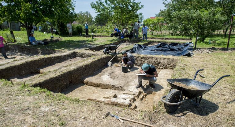 Gyümölcsmaradványokat és ékszereket találtak a Szigetvár mellett elhunyt Szulejmán szultán sírjánál