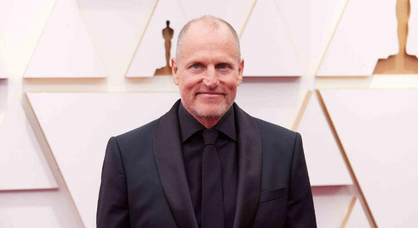 Hoppá! Ezúttal a Király utcában kapták lencsevégre Woody Harrelsont: „Hihetetlenül humoros volt” – fotó