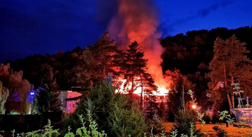 Kigyulladt a miskolctapolcai Barlangfürdő gyógyászati részlege