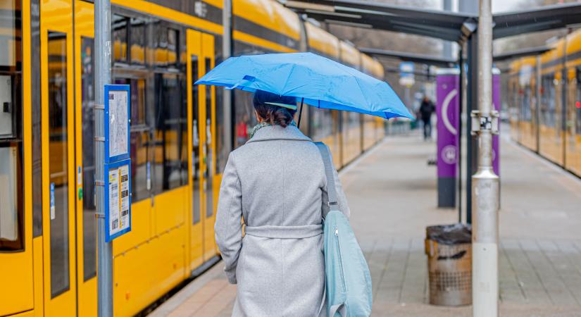 Jégesővel és széllel közelít a vihar Magyarország felé