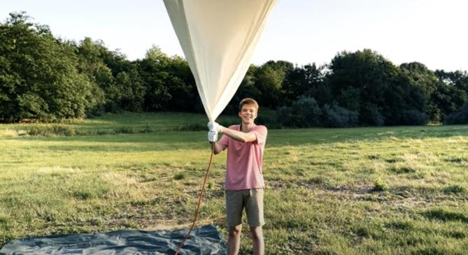 A Balatonba pottyant az apa-fia projekt keretében felengedett ballon