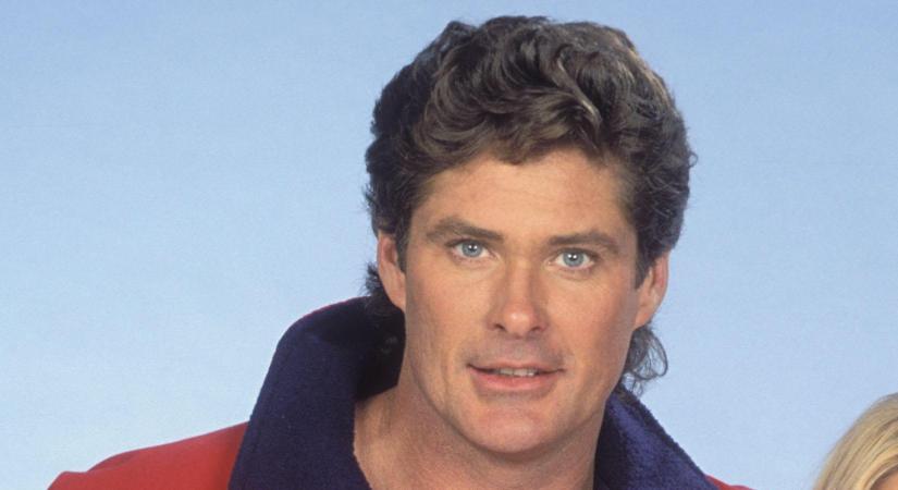 Hogy jóképű-e még 72 évesen a Baywatch sztárja? David Hasselhoff valami elképesztő kinézettel és énekléssel őrjítette meg a hatalmas tömeget