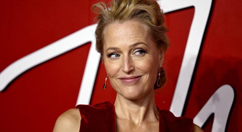 Gillian Anderson felvállalta a szexuális vágyait: új könyvéből az is kiderül, miről fantáziálnak a nők