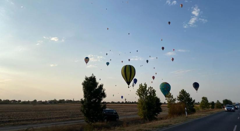 Felszálltak a hőlégballonok Szegeden – Fotók