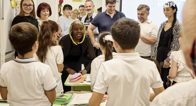 Afrikai hercegnő látogatott meg egy földalatti iskolát Harkivban