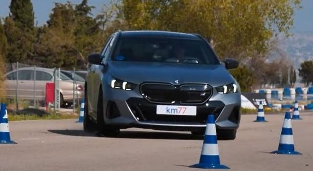 Fájt a bójáknak a BMW i5 kombi jávorszarvastesztje