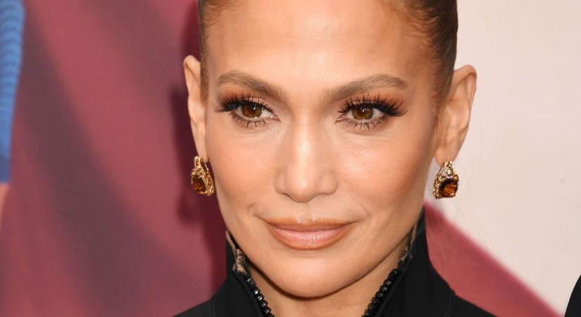 Mindenki őt bámulta: Jennifer Lopez se bugyit, se melltartót nem vett fel