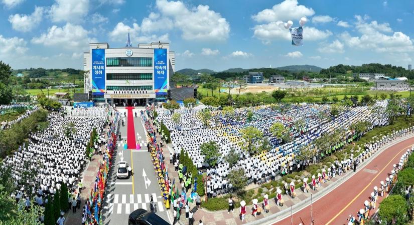 A Shincheonji Egyház 80 000 résztvevőt hívott össze a vasárnapi istentiszteletre Cheongju-ban, szenzációt keltve