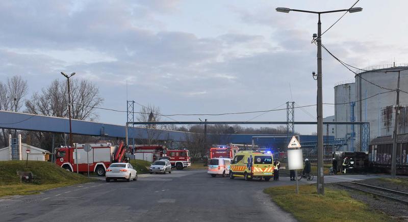 Teherautó és vagon közé szorulva veszítette életét a tolatásvezető