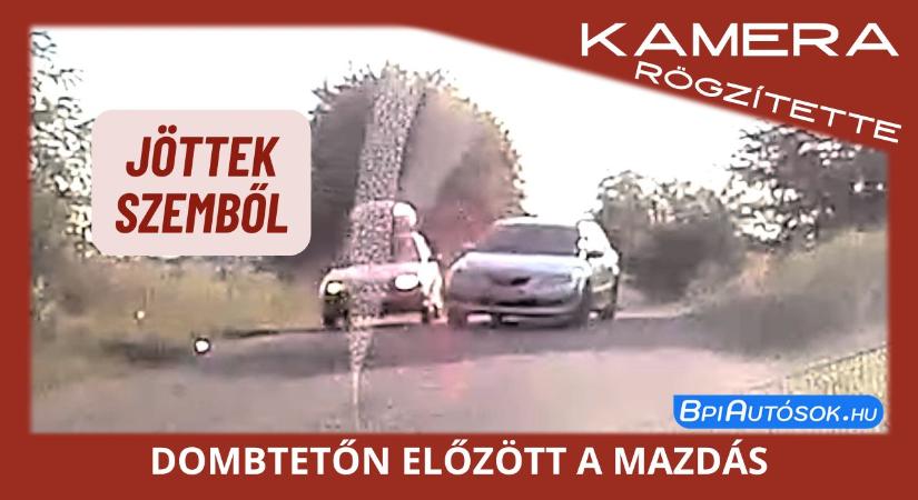 Dombtetőn előzött, a kamerás autó jött szemből, a Suzukis pedig a világáról nem tudott