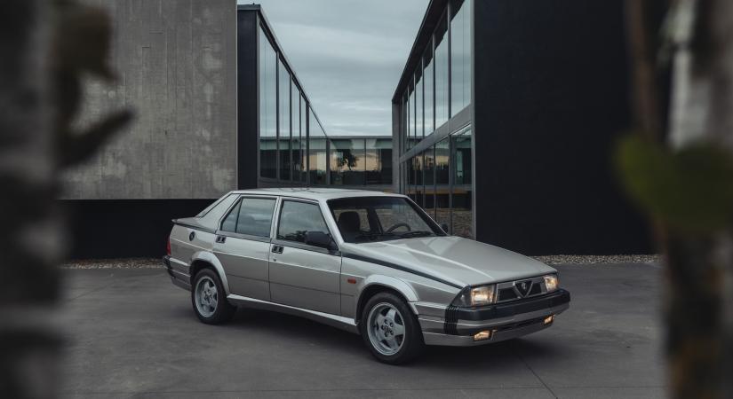 Kívánatos gép ez a V6-os Alfa Romeo 75