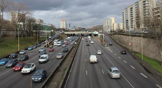 Tovább lassítják Párizsban az autósokat, már a körgyűrűn is csak 50-nel lehet majd menni