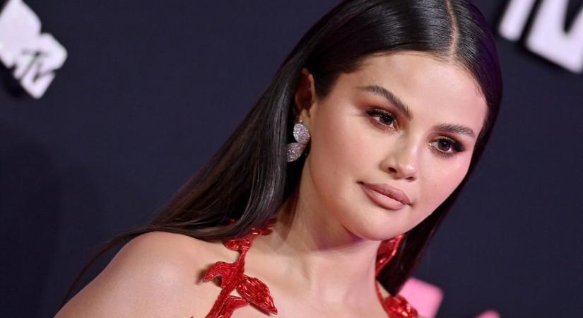 Selena Gomez elárulta, hogy egészségügyi problémái miatt természetes úton nem lehet gyereke