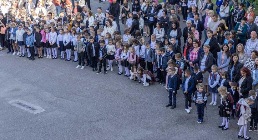 Új óvodában és bölcsődében is megnyitották a tanévet Kézdivásárhelyen