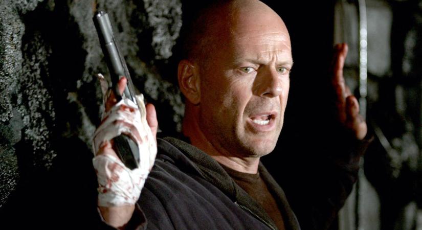 Megrendítő friss fotó jött: arcába húzott sapka alól, riadtan tekintget ki a nagybeteg Bruce Willis. Megszakad a szív, úgy megváltozott