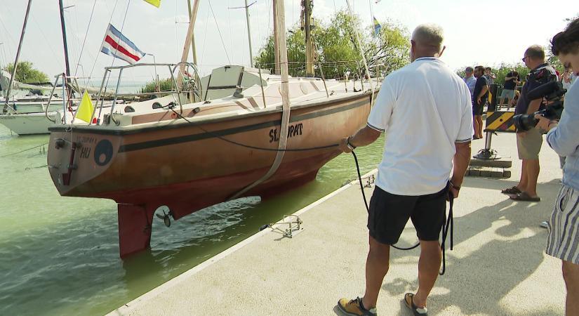 Radar – Így helyezték újra vízre Fa Nándorék földkerülő hajóját  videó