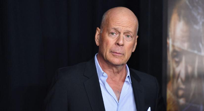 Szinte alig lehet ráismerni: friss fotókon a nagybeteg Bruce Willis