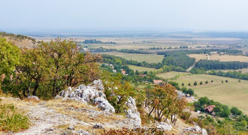 Túra a Vértes-fennsík délnyugati peremének kilátópontjain át