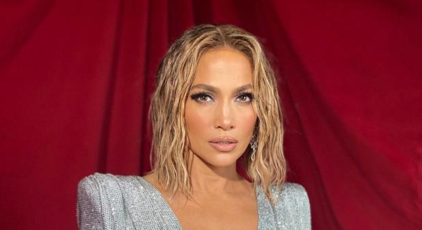 Jennifer Lopez mindenáron az ezüst bosszúruhájában akart a vörös szőnyegre lépni