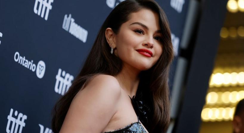 Selena Gomez kimaxolta a hódító rozetta-trendet