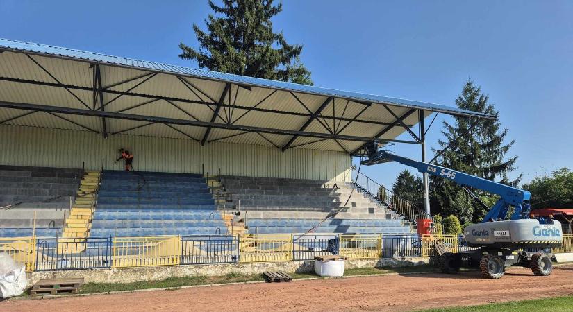 Szépül az FTC stadion, a lelátón dolgoznak