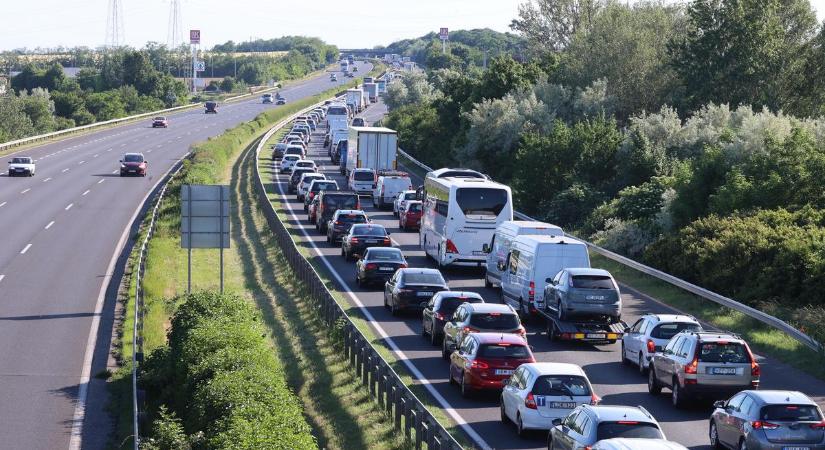 Itt vannak az árak: ennyivel drágulnak jövőre az autópálya-matricák