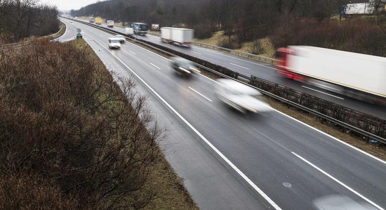 Drágulnak az autópálya-matricák, itt vannak a jövő évi árak