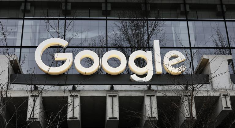 Itt a vége, óriási bírságot kapott a Google és az Apple az EU-tól