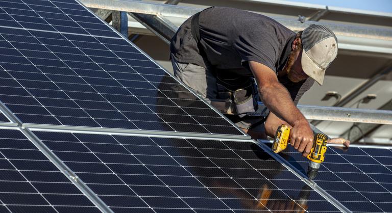 Van még benne bőven szufla: Magyarország tövig nyomja a napenergia hajtotta gázpedált