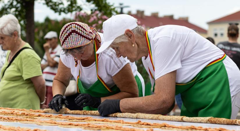 A nyúliak visszavágtak Komáromnak, kiderült, kinek hosszabb a palacsinta kígyója