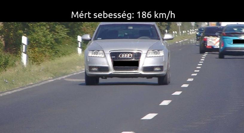 Vajon mit képzelt, hol van?! 186 km/h-val száguldozott Audi-jával a 90-es táblánál