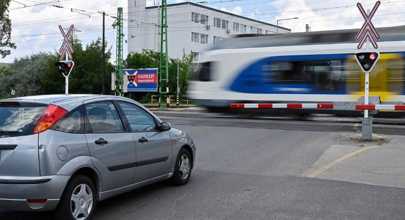 Tinédzserek halála miatt kérte a MÁV az Oktatási Hivatal segítségét