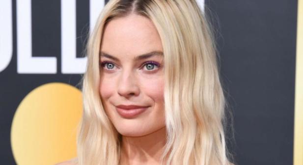 Margot Robbie most először mutatta meg kerekedő pocakját a vörös szőnyegen