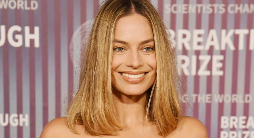 Margot Robbie először villantotta meg hatalmas terhespocakját a vörös szőnyegen: lélegzetelállító a kismama - fotók