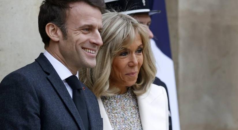 Így festett Brigitte Macron fiatalon: a francia first lady esküvői képe is előkerült