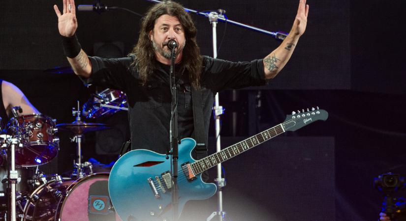 Dave Grohl bejelentette, hogy gyermeke született a házasságán kívül